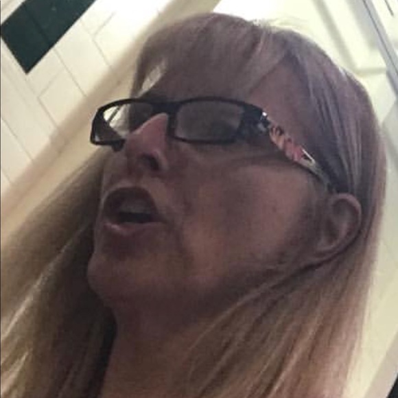 Meet your Posher, Miss - Picture 1 of 1